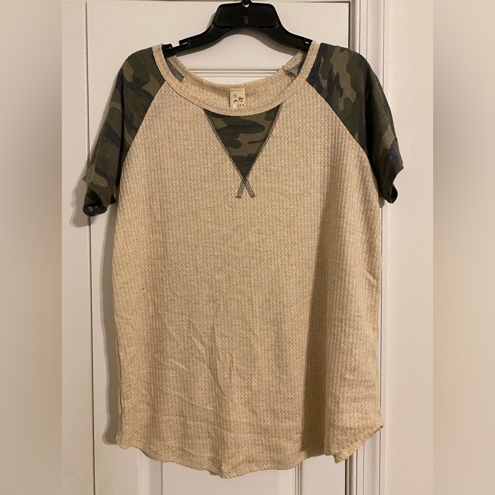 Camo sleeves top